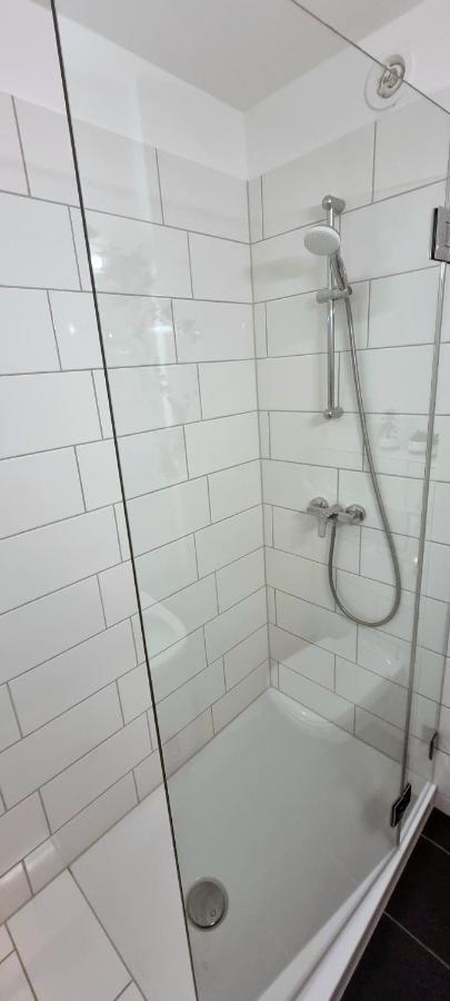 Business Apartment Mit Kuche Fur 1-3 +Netflx+5G Wlan Nahe Der Mhh Im Industrial Design Hannover Exteriör bild