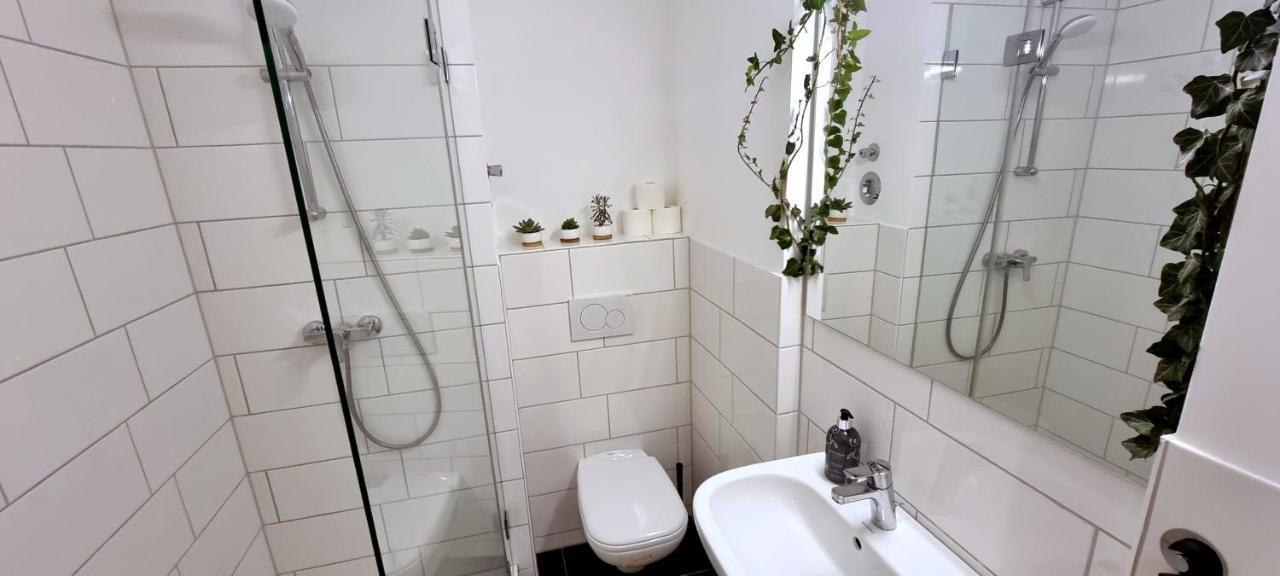 Business Apartment Mit Kuche Fur 1-3 +Netflx+5G Wlan Nahe Der Mhh Im Industrial Design Hannover Exteriör bild